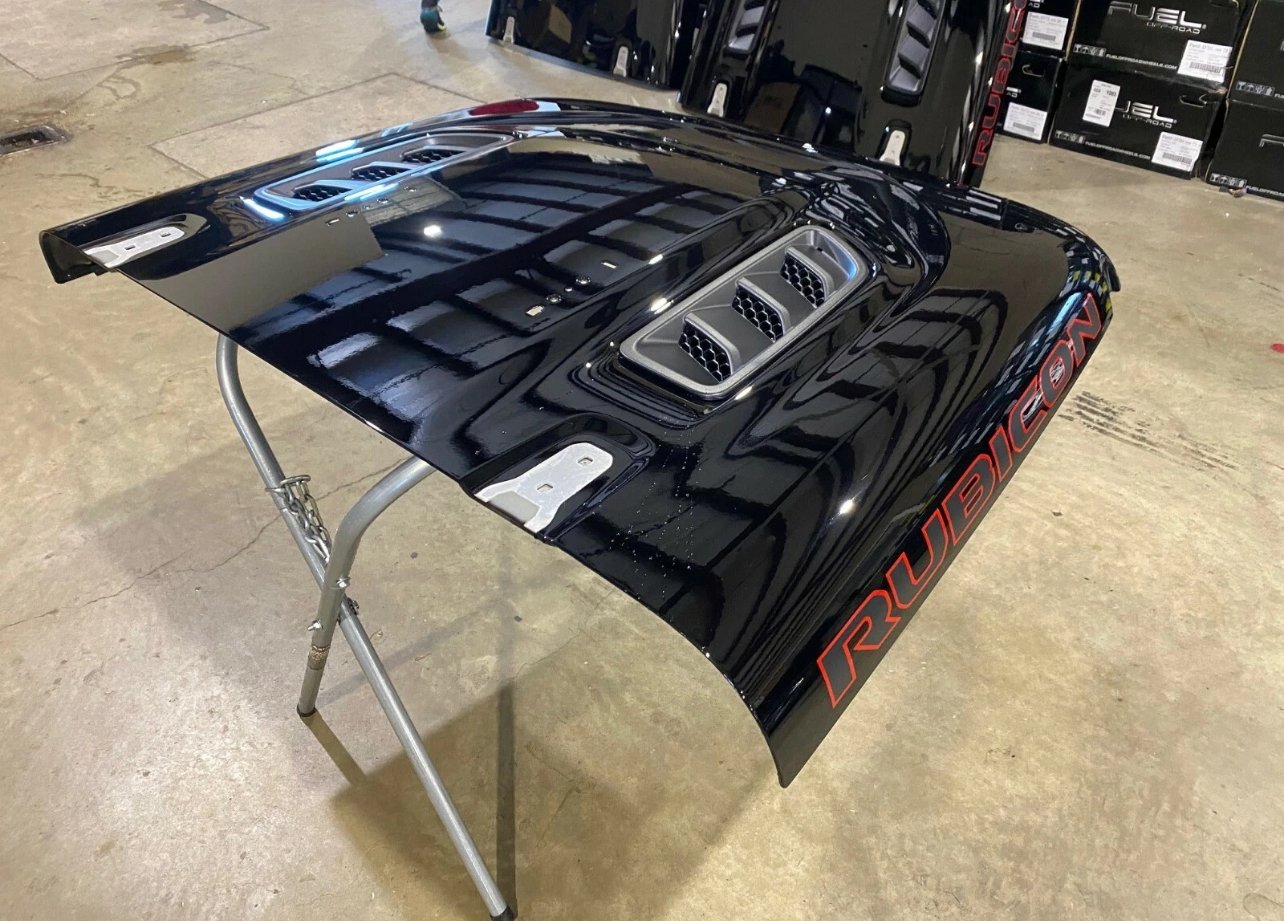 2018–2024 Jeep Wrangler JL / Gladiator JT Rubicon Hood – OEM-Style Take-Off - Image 4